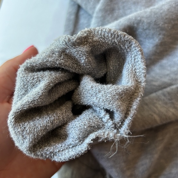 Brandy Melville 4 button long sleeve top - Picture 5 of 5